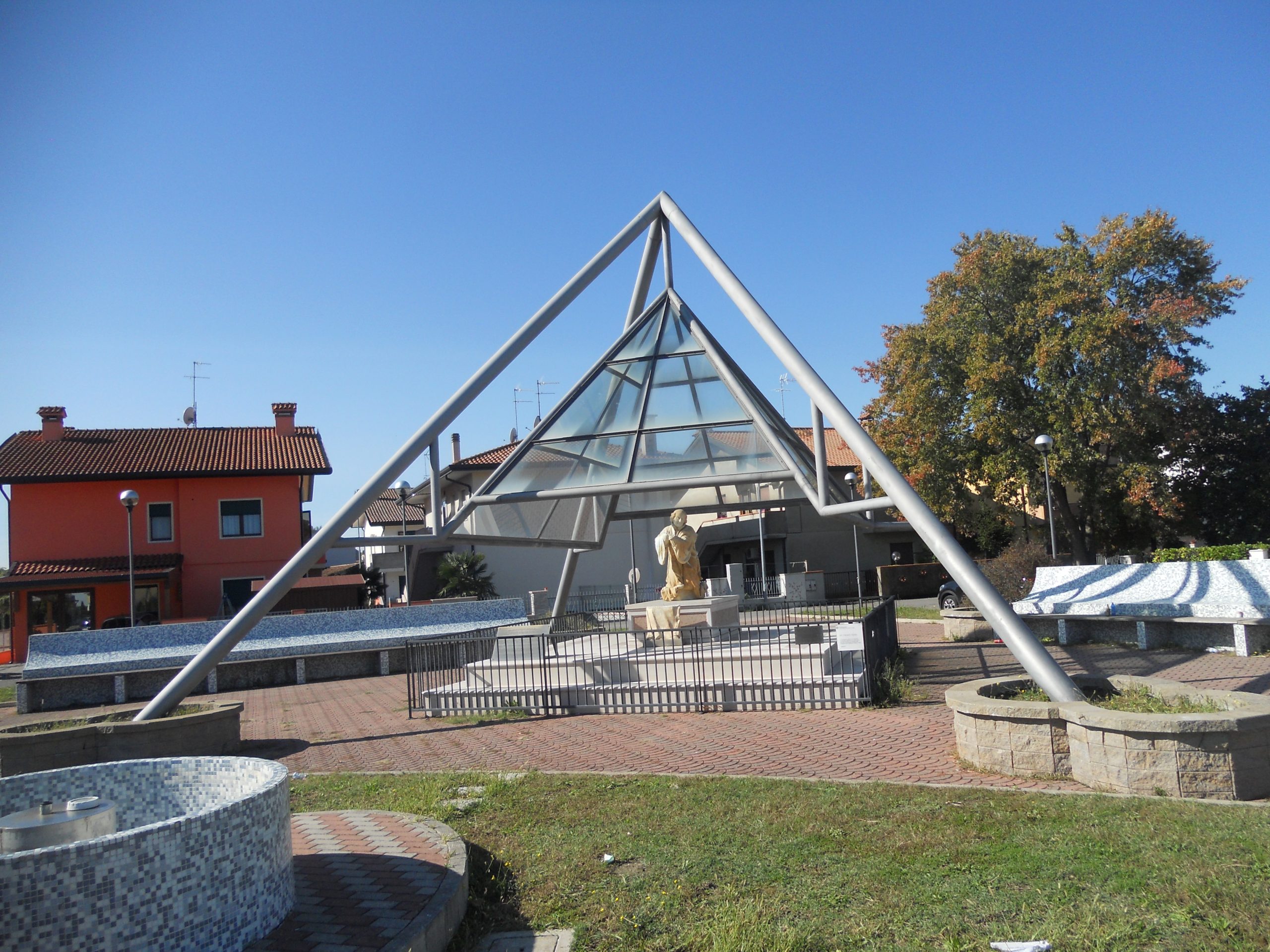 Monumento a Antonfrancesco Farsetti, Donzella