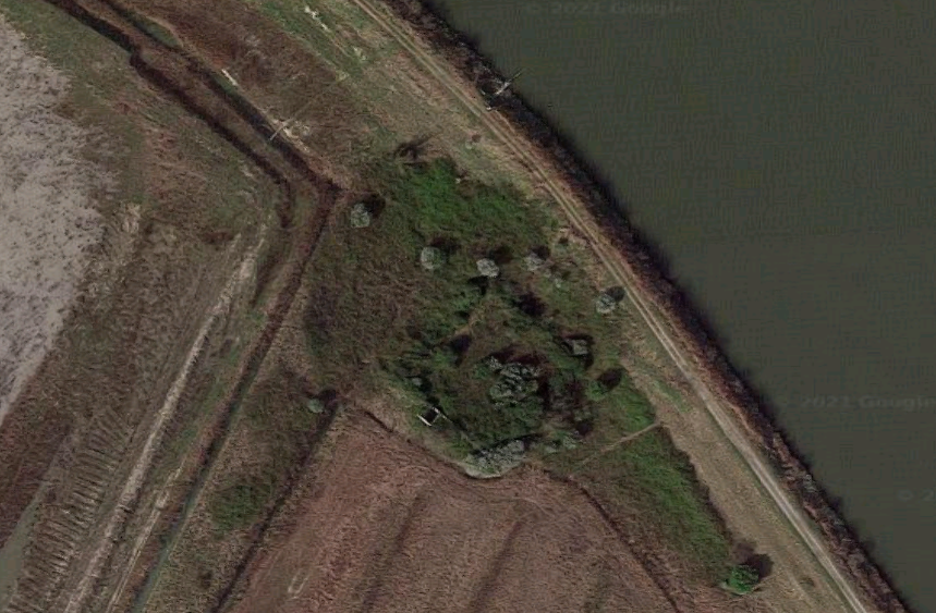 Foto satellitare che individua il cimitero di Ca' Cappello, posto lungo il Po di Levante a nord ovest del paese. Particolare (da Google Maps).